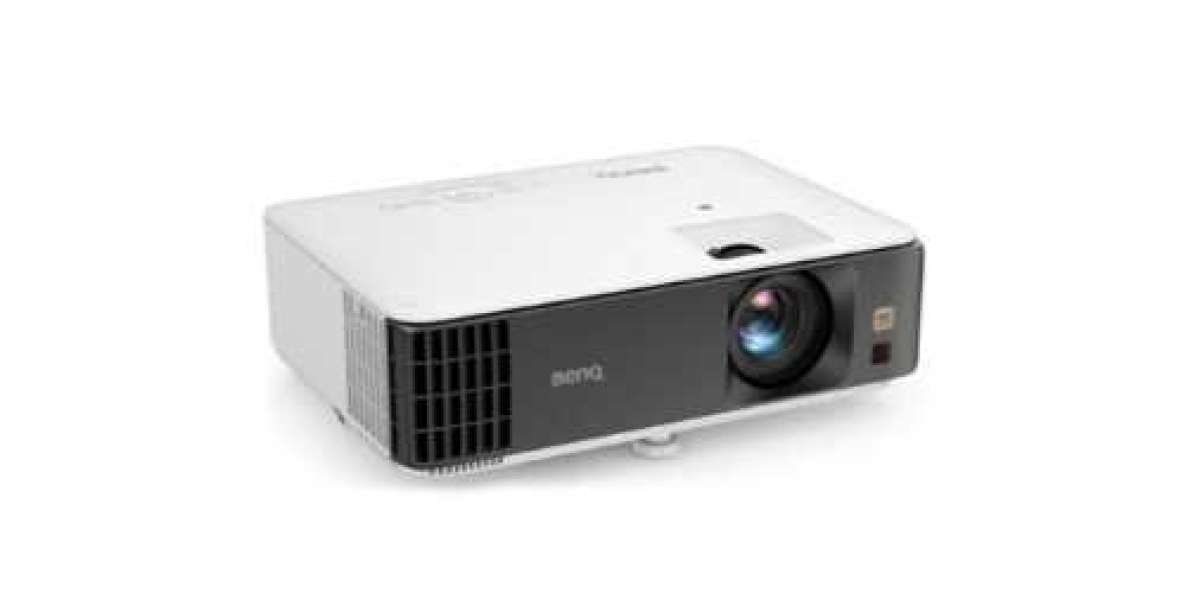 How to Create the Ultimate Outdoor Movie Experience with Your BenQ Projector